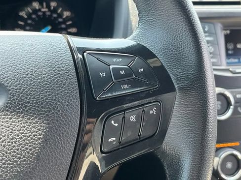 Used 2018 Ford Explorer XLT FWD image 14