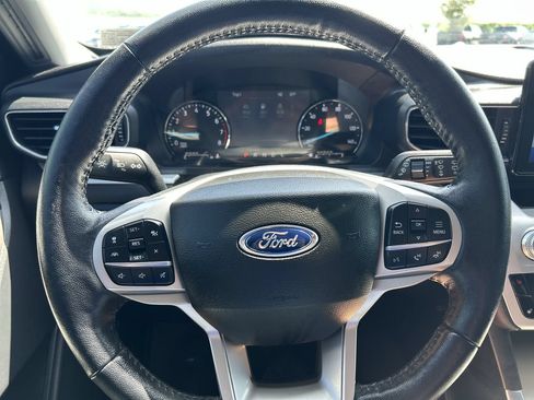 Used 2022 Ford Explorer XLT w/ Equipment Group 202A AWD/4WD image 25