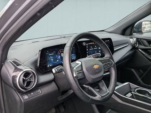 Used 2025 Chevrolet Equinox LT FWD image 11