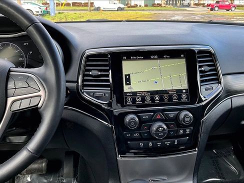 Used 2022 Jeep Grand Cherokee Limited image 8