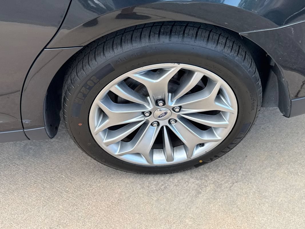 Used 2013 Ford Taurus Limited FWD image 12