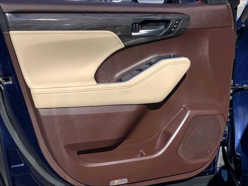 Used 2020 Toyota Highlander Limited image 21
