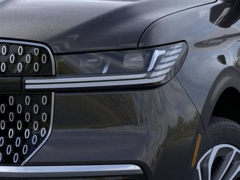 New 2026 Lincoln Navigator Reserve AWD/4WD image 18