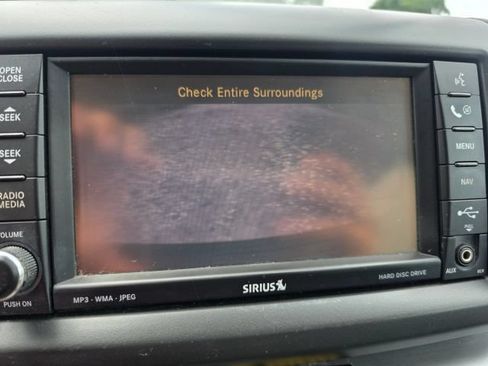 Used 2010 Volkswagen Routan SEL Premium FWD image 17
