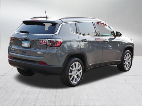 Used 2023 Jeep Compass Latitude AWD/4WD image 7