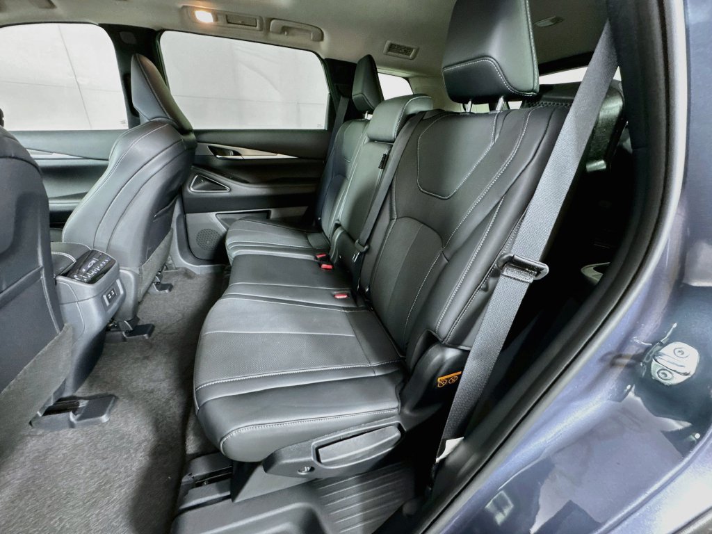 Certified 2027 INFINITI QX60 Luxe w/ Cargo Package FWD image 33