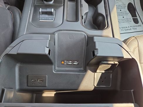 Used 2023 GMC Sierra 1500 AT4 w/ Technology Package AWD/4WD image 23