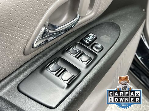 Used 2003 Isuzu Axiom S image 26