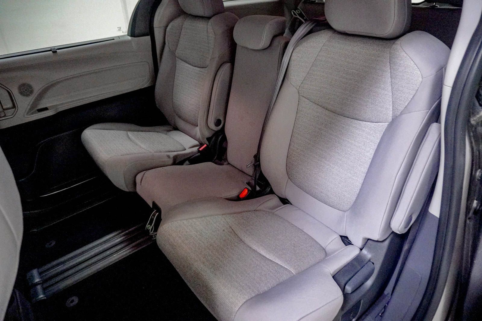 Used 2024 Toyota Sienna LE FWD image 35