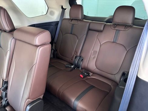 Used 2025 Honda Pilot Elite image 14
