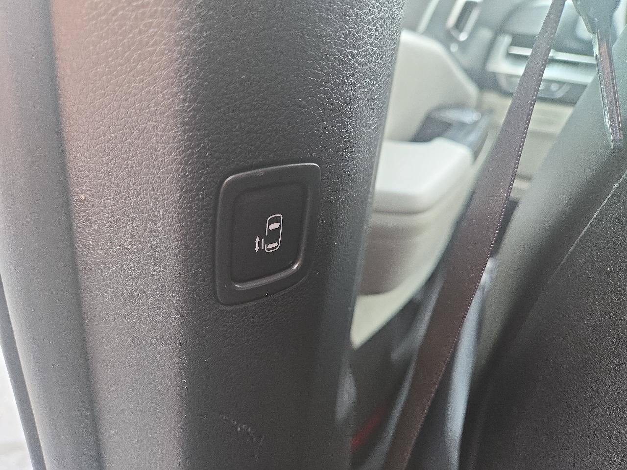 Used 2022 Kia Carnival LX FWD image 14