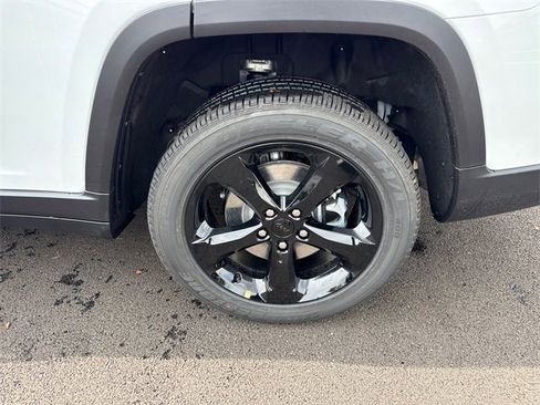 New 2025 Jeep Grand Cherokee L Altitude image 6