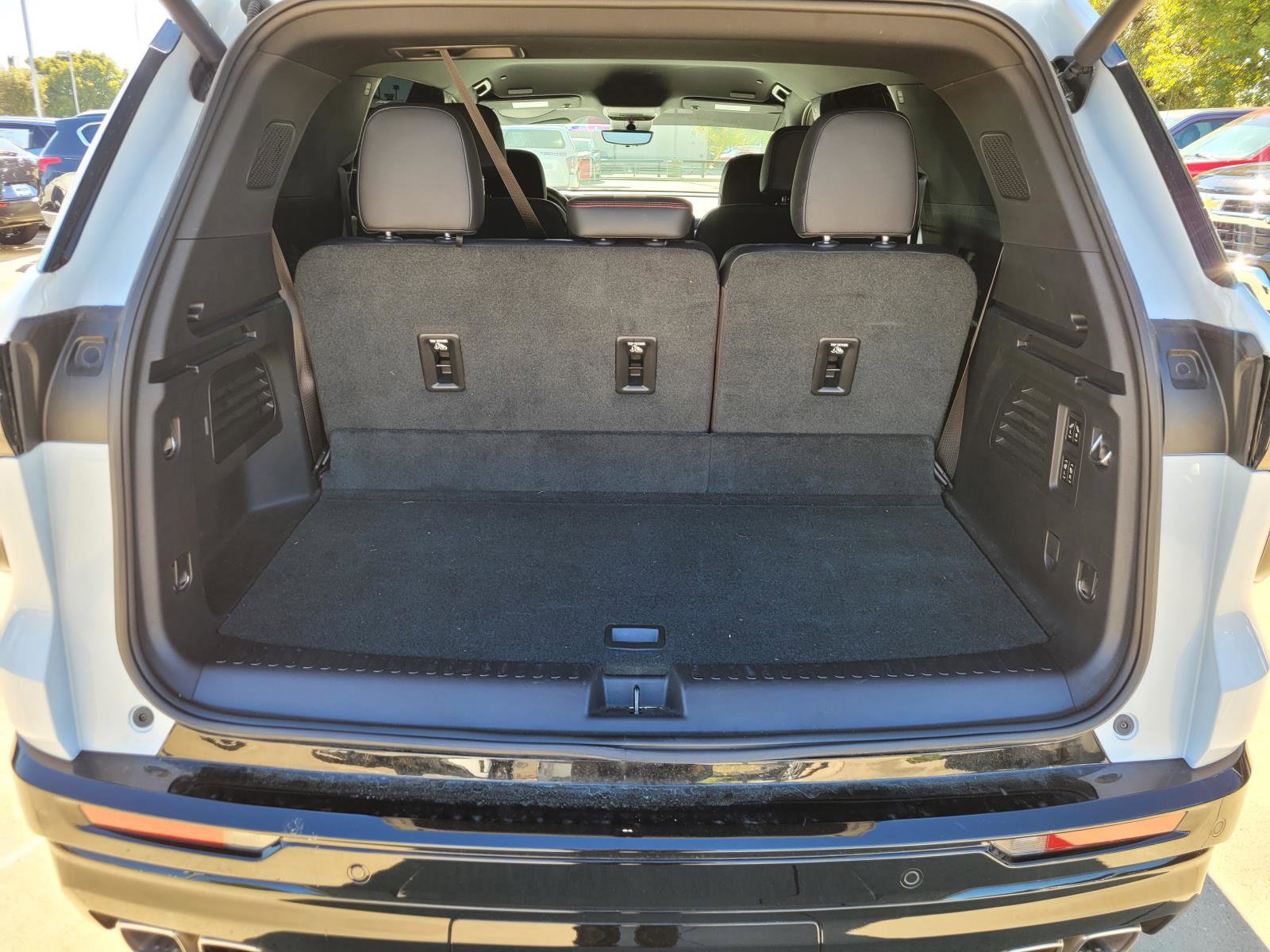 Used 2026 Chevrolet Traverse RS FWD image 15