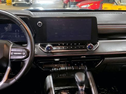 Used 2024 Chevrolet Colorado Z71 w/ Z71 Convenience Package 2 image 7