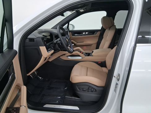 New 2026 Porsche Cayenne image 22