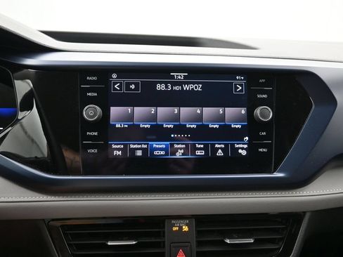 Used 2024 Volkswagen Taos SE FWD image 15