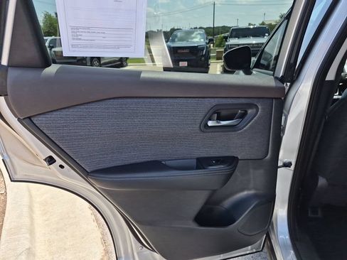 Used 2021 Nissan Rogue SV FWD image 32
