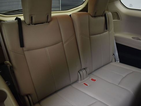 Used 2019 Nissan Pathfinder Platinum image 21