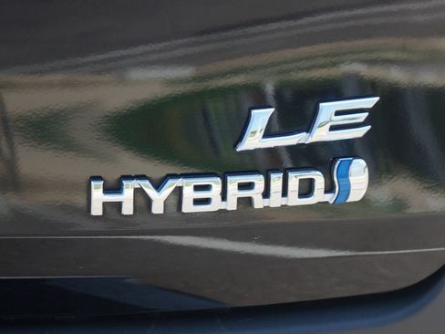 Used 2024 Toyota Sienna LE FWD image 18