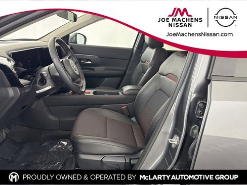 Certified 2025 Nissan Kicks SR image 21