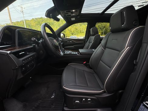 Used 2024 Cadillac Escalade Premium Luxury w/ Performance Package AWD/4WD image 9