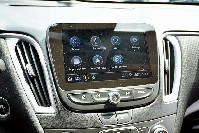 Used 2025 Chevrolet Malibu RS FWD image 35