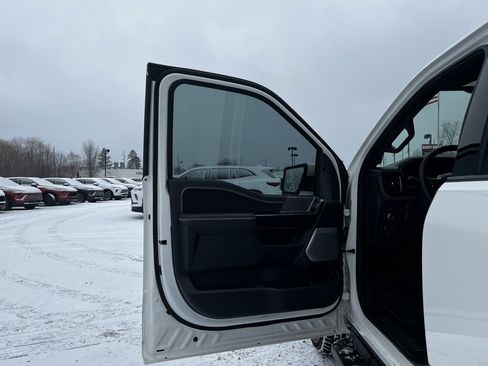 Used 2023 Ford F150 Lightning Platinum image 15