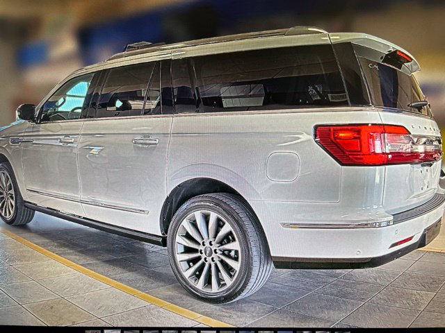 Used 2020 Lincoln Navigator L Reserve w/ Luxury Package AWD/4WD image 3