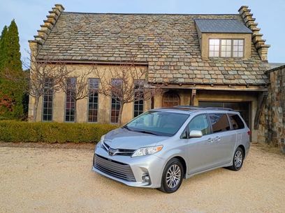 Used 2019 Toyota Sienna XLE w/ XLE Navigation Package