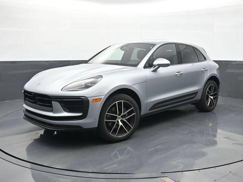 Certified 2023 Porsche Macan AWD/4WD image 1