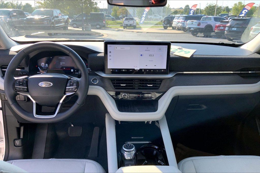 Used 2025 Ford Explorer Platinum w/ Ultimate Package AWD/4WD image 10
