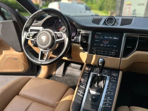 Used 2018 Porsche Macan Sport Edition image 19