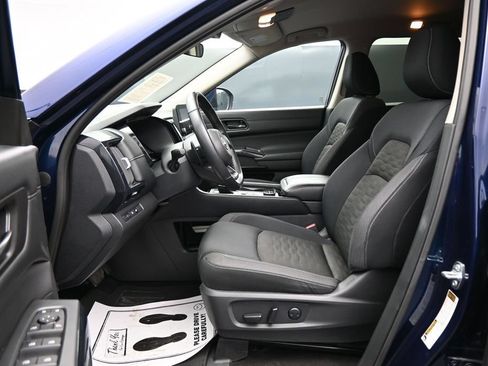 Used 2025 Nissan Pathfinder SV AWD/4WD image 9