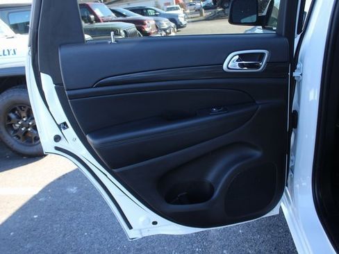 Used 2022 Jeep Grand Cherokee Laredo X image 23