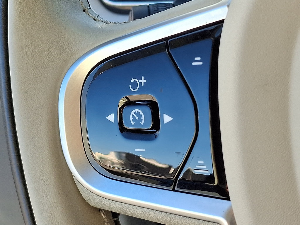 Certified 2026 Volvo XC60 B5 Ultra AWD/4WD image 23