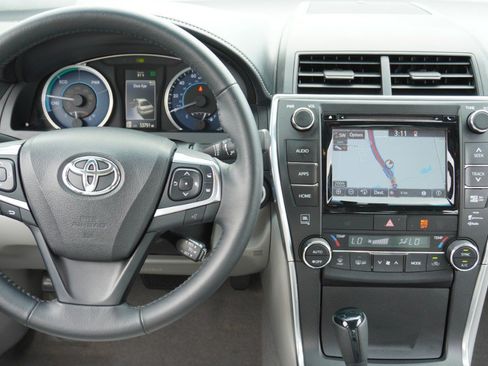 Used 2015 Toyota Camry XLE w/ Moonroof Package FWD image 29