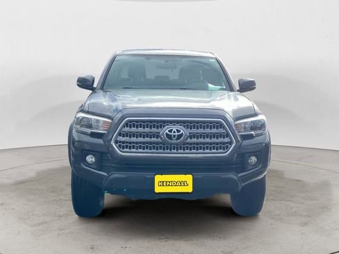 Used 2017 Toyota Tacoma TRD Off-Road w/ Tow Package (A/T) image 8