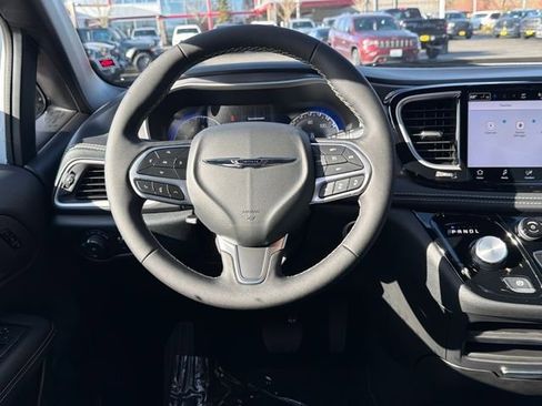 New 2026 Chrysler Pacifica Select image 10