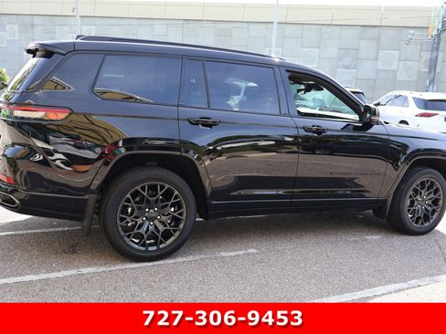 Used 2025 Jeep Grand Cherokee L Summit w/ Advanced Protech Group IV AWD/4WD image 9