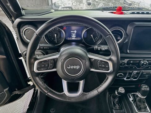 Used 2022 Jeep Wrangler Unlimited Sahara AWD/4WD image 14