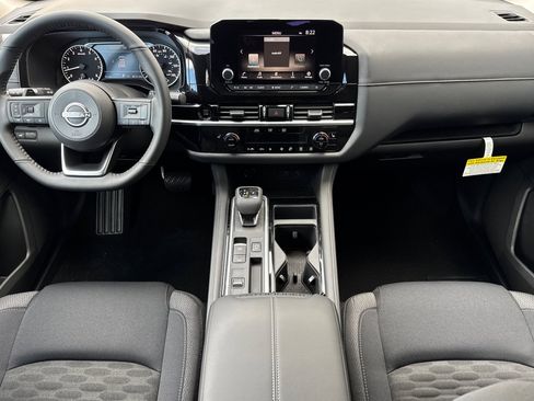 New 2025 Nissan Pathfinder SV image 10