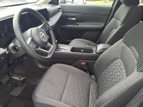 Certified 2025 Nissan Kicks SV FWD image 17