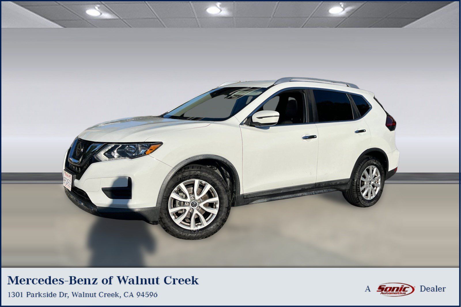 Used 2020 Nissan Rogue SV FWD image 1