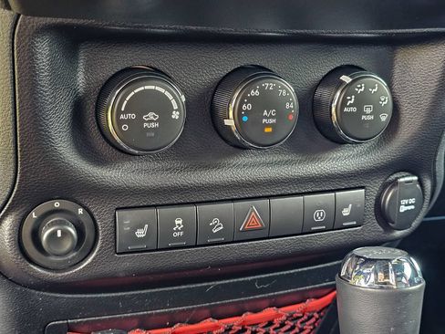 Used 2018 Jeep Wrangler Unlimited Rubicon AWD/4WD image 22
