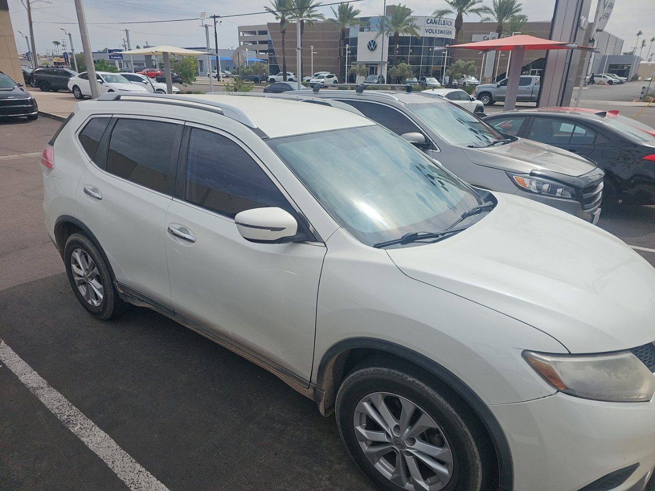 Used 2016 Nissan Rogue SV FWD image 1