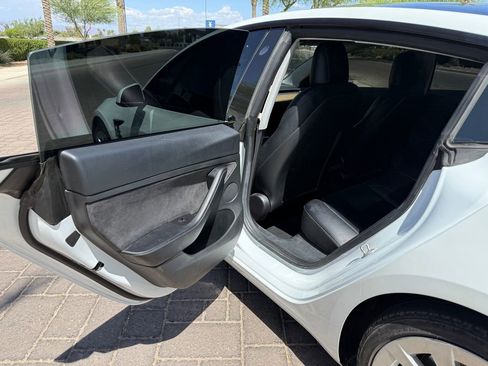 Used 2022 Tesla Model 3 Standard Range RWD image 10