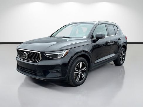 Used 2023 Volvo XC40 B5 Plus AWD/4WD image 7