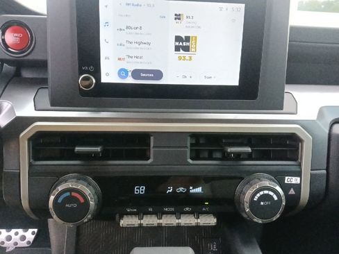 Used 2025 Toyota Tacoma TRD Sport image 21