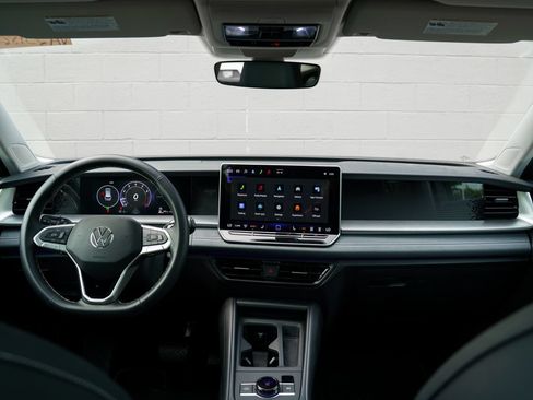 Used 2025 Volkswagen Tiguan SE w/ Panoramic Sunroof Package AWD/4WD image 21