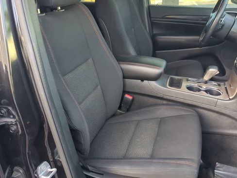 Used 2016 Jeep Grand Cherokee Laredo 75th Anniversary image 21